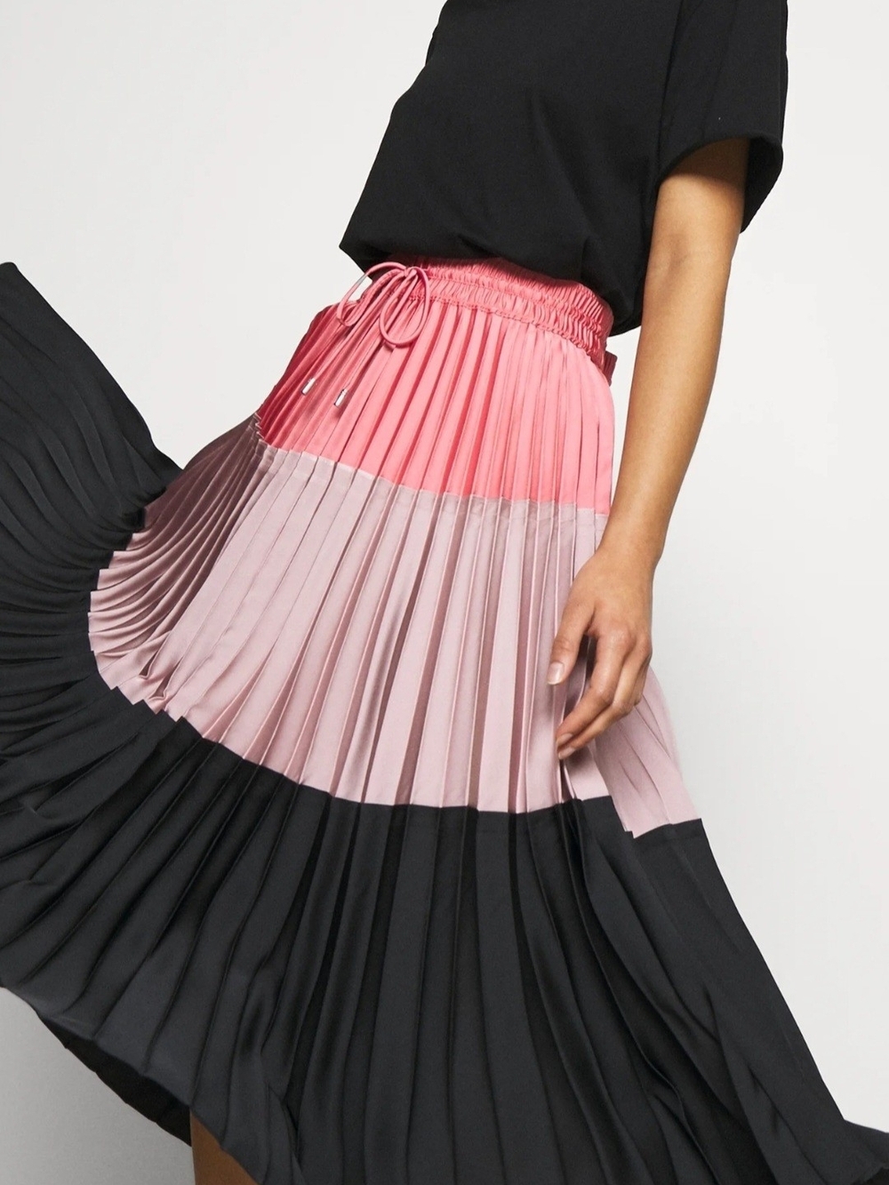 Clun Monaco Pleated Colorblock Midi Skirt in Pink, Blush & Black